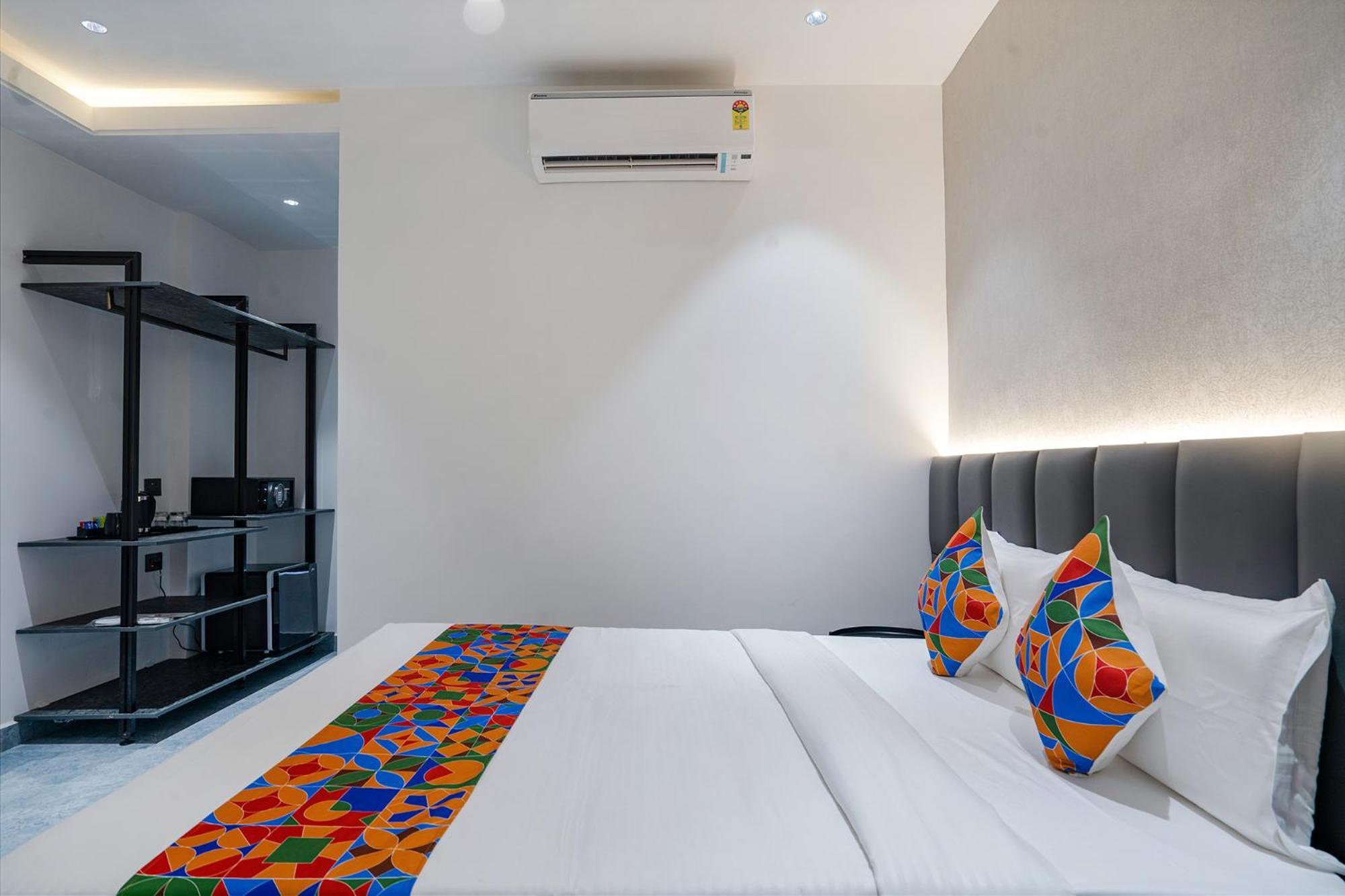 Fabhotel Prime Cloud 5 Studios Haydarabad Dış mekan fotoğraf