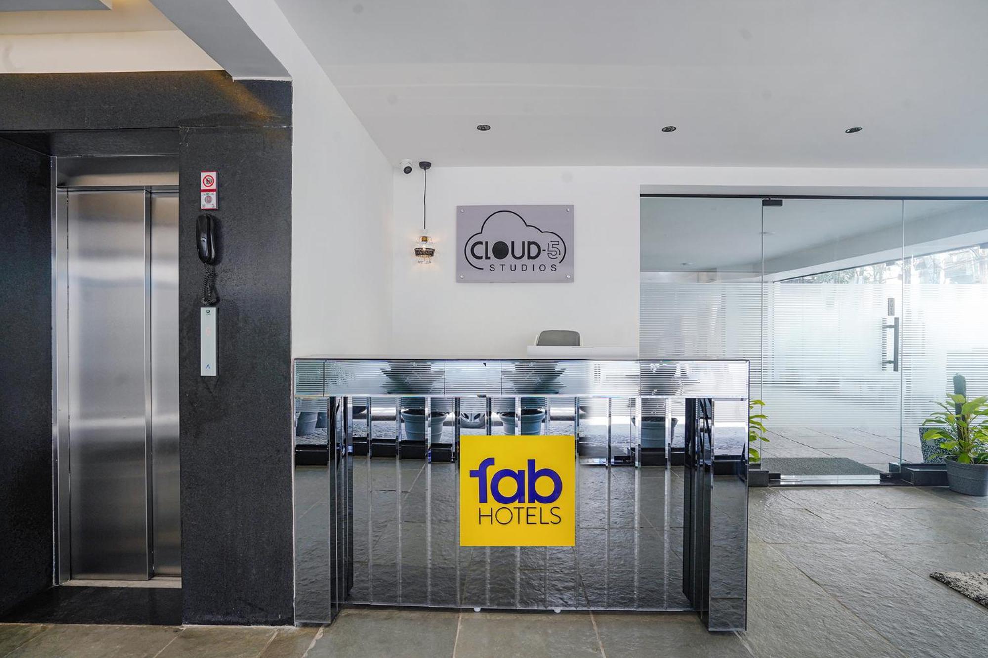 Fabhotel Prime Cloud 5 Studios Haydarabad Dış mekan fotoğraf