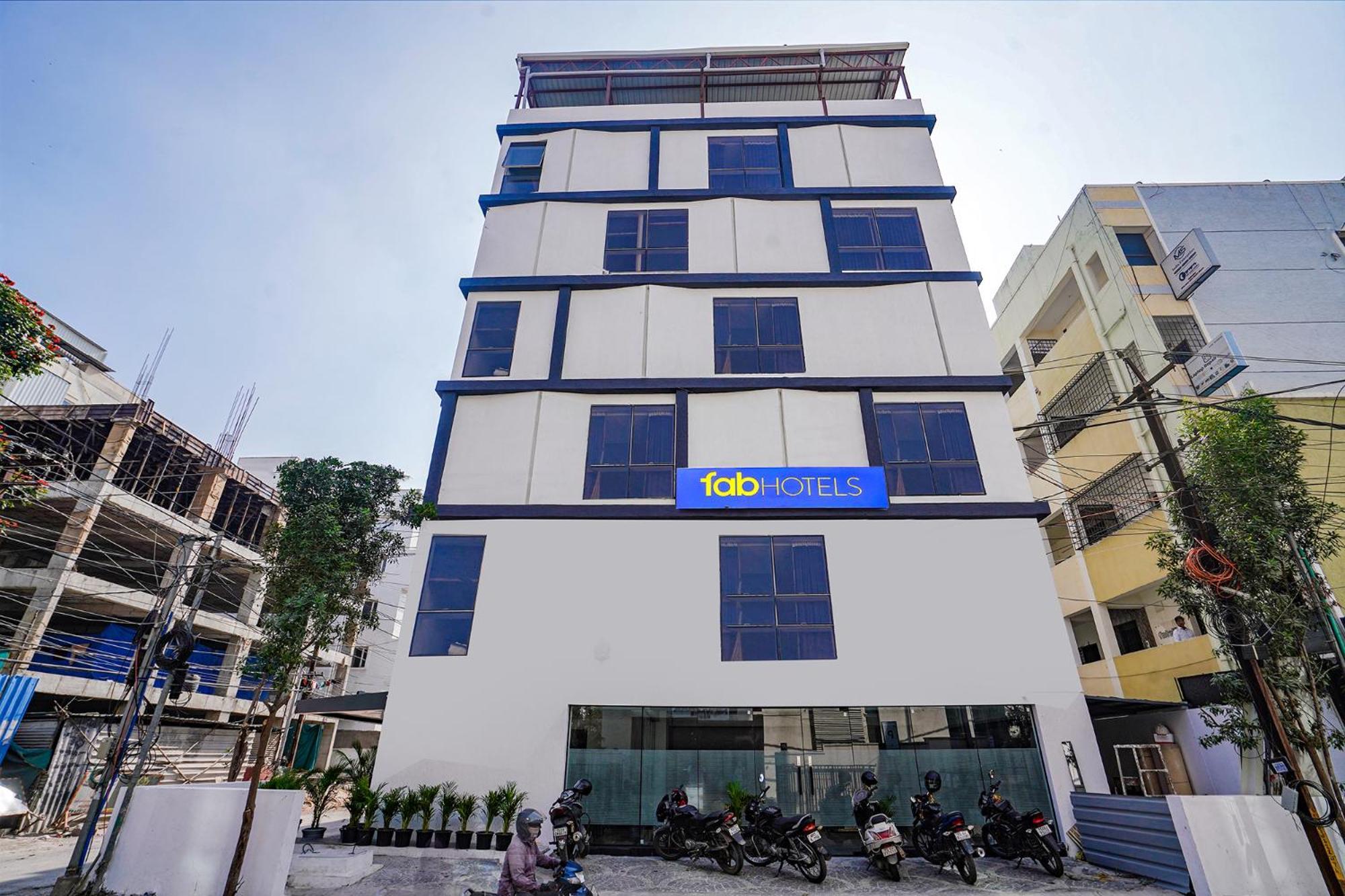 Fabhotel Prime Cloud 5 Studios Haydarabad Dış mekan fotoğraf