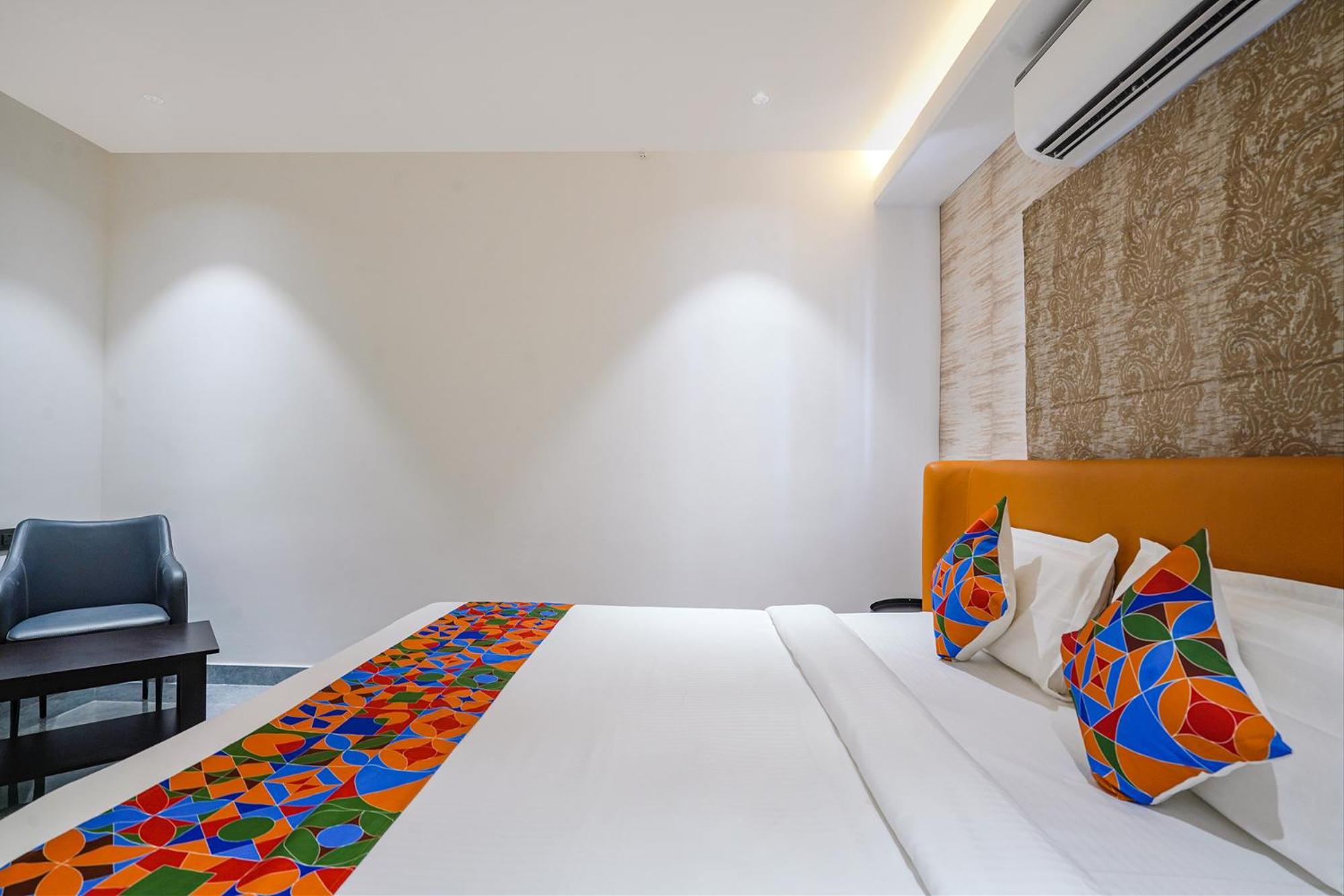 Fabhotel Prime Cloud 5 Studios Haydarabad Dış mekan fotoğraf
