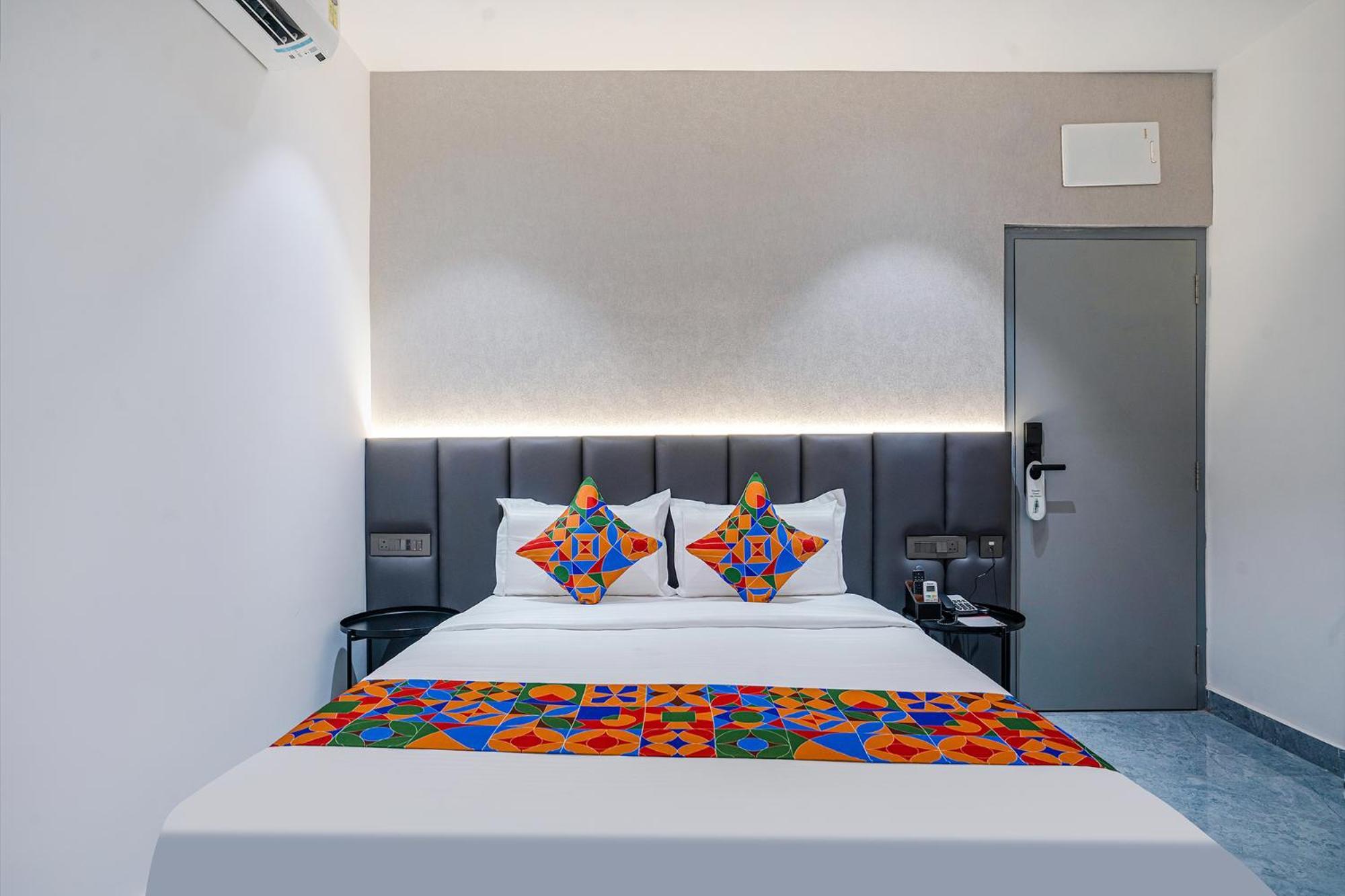 Fabhotel Prime Cloud 5 Studios Haydarabad Dış mekan fotoğraf