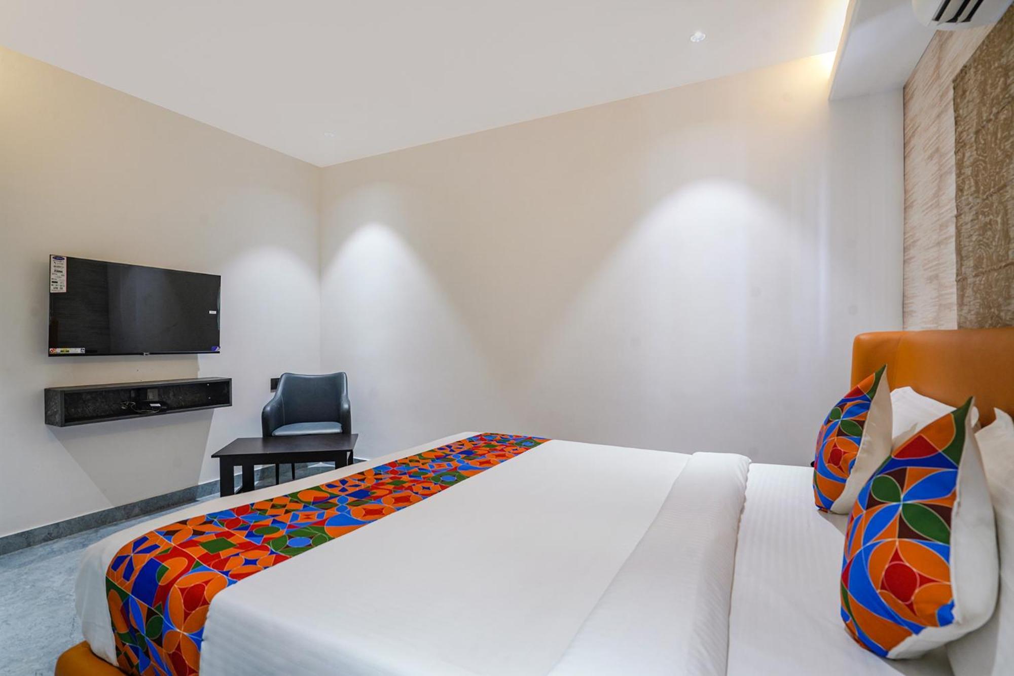 Fabhotel Prime Cloud 5 Studios Haydarabad Dış mekan fotoğraf