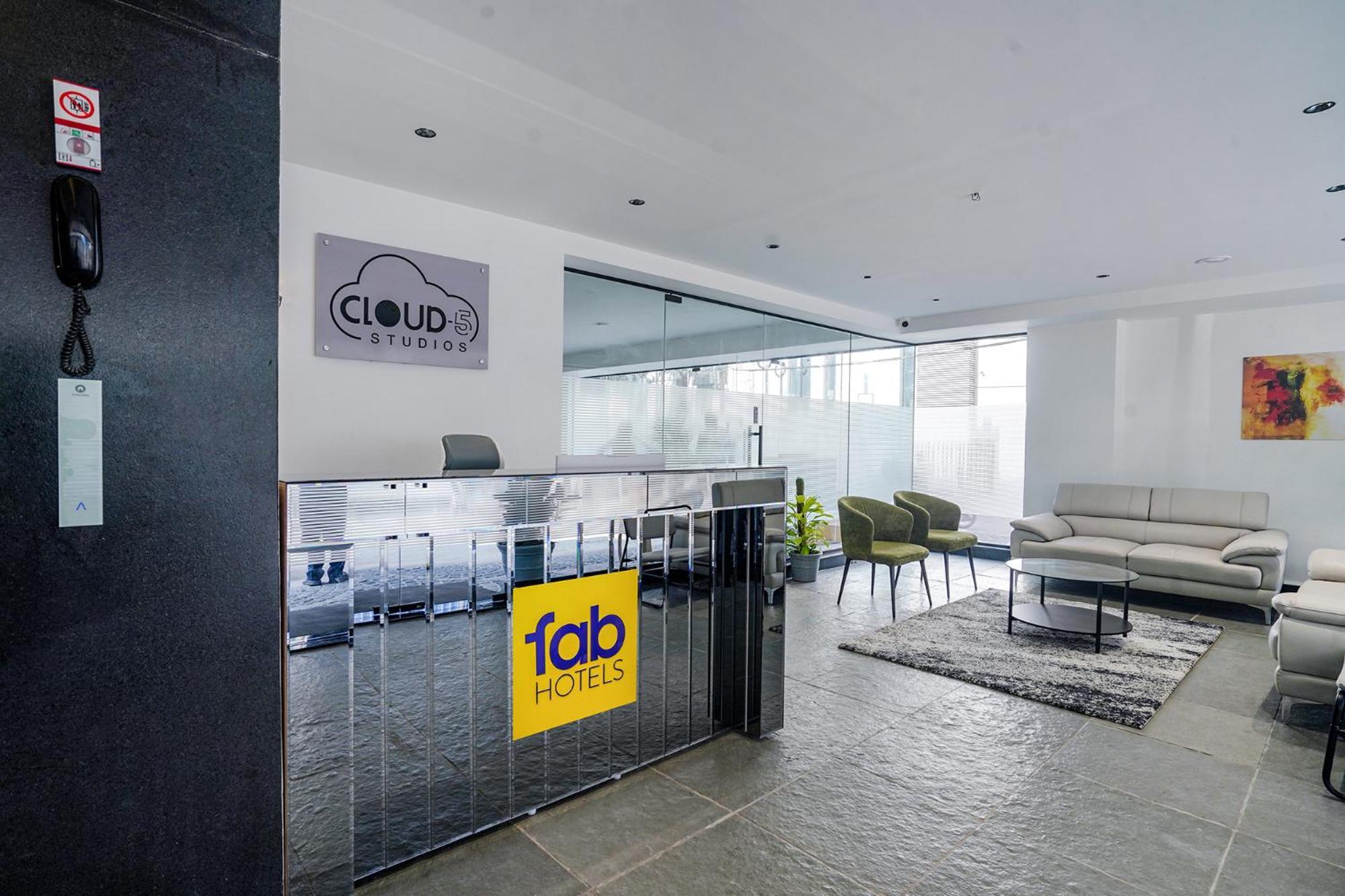 Fabhotel Prime Cloud 5 Studios Haydarabad Dış mekan fotoğraf